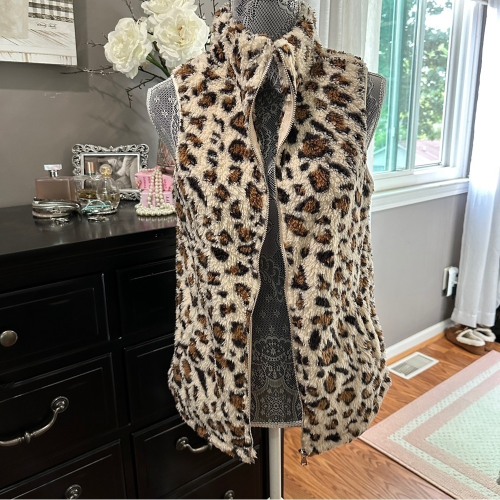 Lomon Leopard Print Faux Fur Fuzzy Zip Vest – Size Medium - Picture 4 of 16